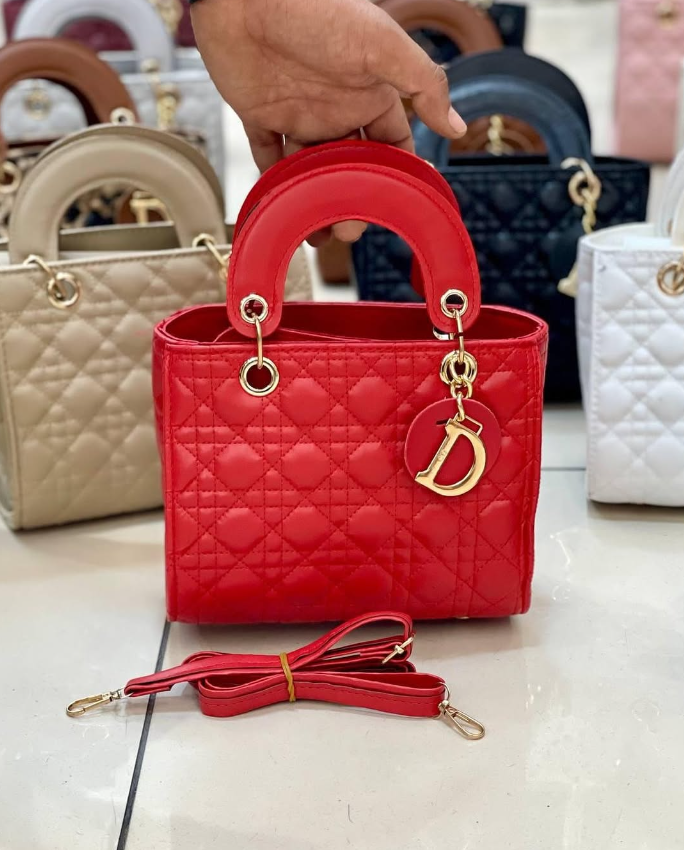 Özel Desenli Armalı Kadın Çanta