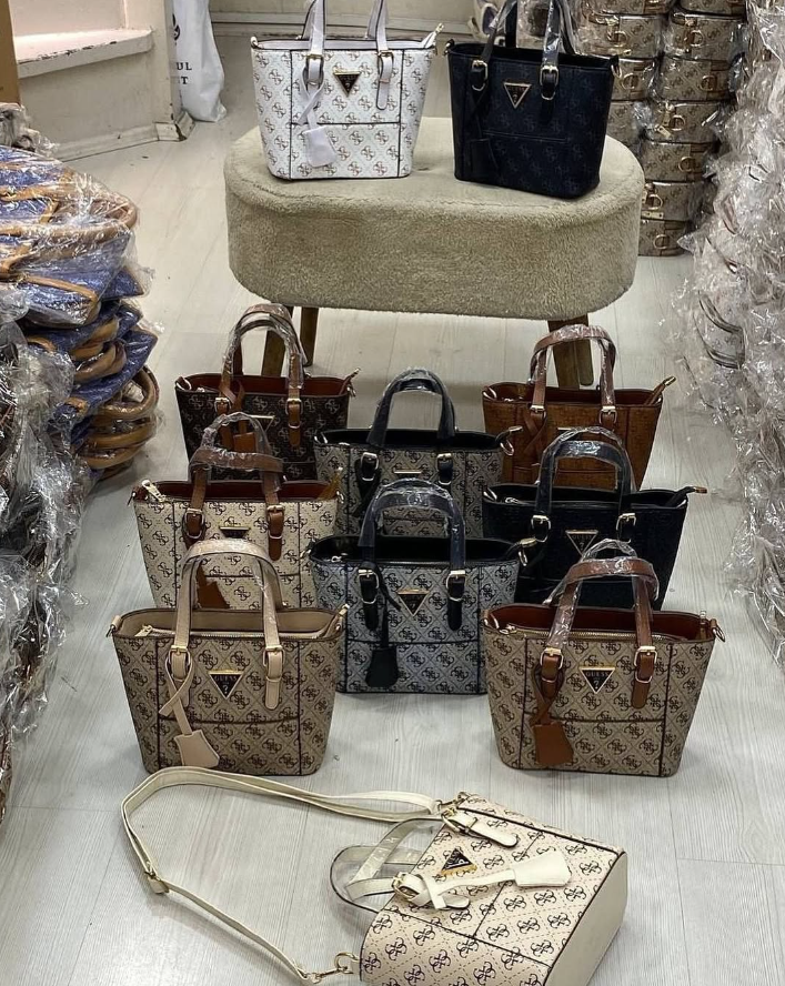 Logolu Zarif Favori Kadın Çanta