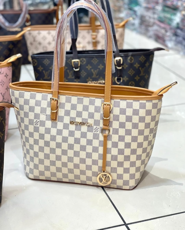 Armalı Desenli Şık Kadın Çanta